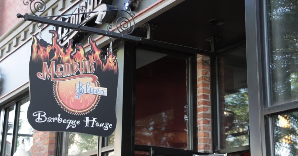 Kelowna sign company offering illuminated and non lit exterior signage.